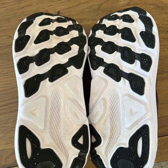 Hoka Black and White Clifton 9 Athletic Shoes - Picture 7 of 8